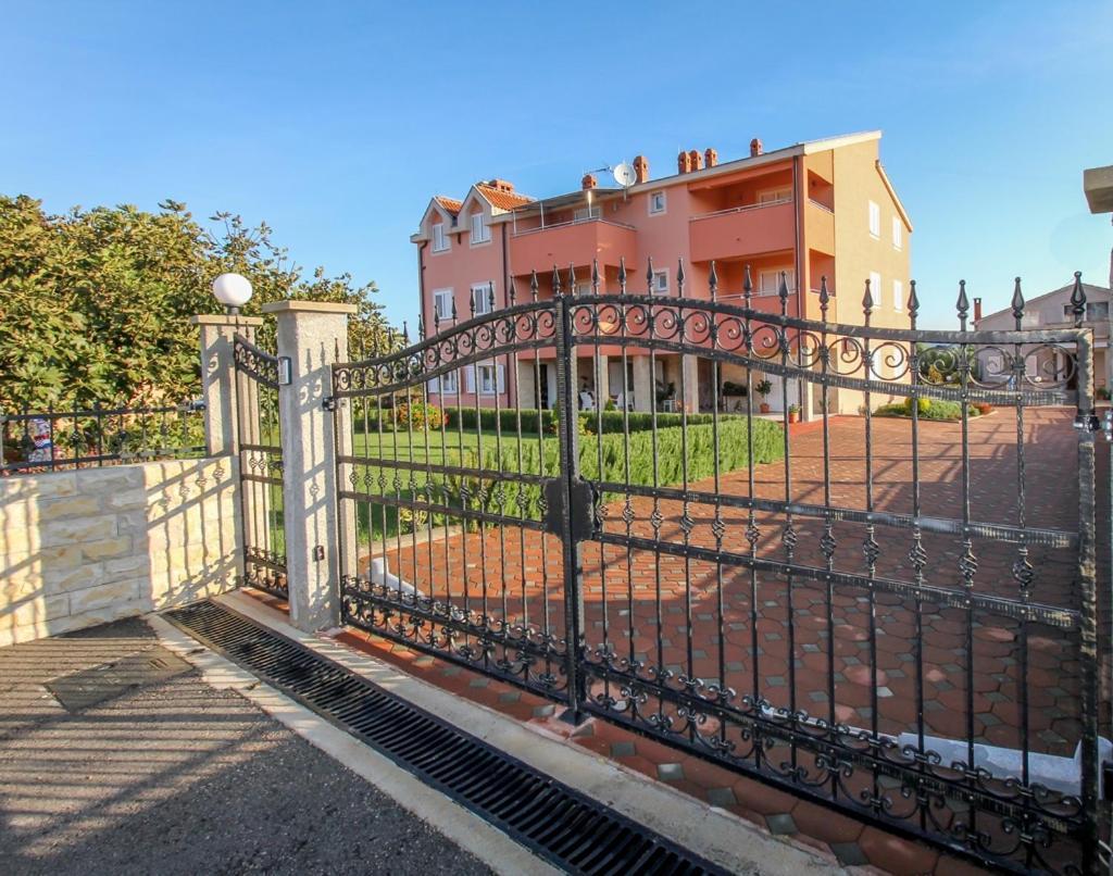 Family Friendly Apartments With A Swimming Pool Nevidjane, Pasman - 18054 Nevidane Exterior photo